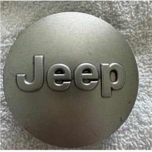 Jeep Center Wheel Caps Like New! Set of 4 silver Snap On
